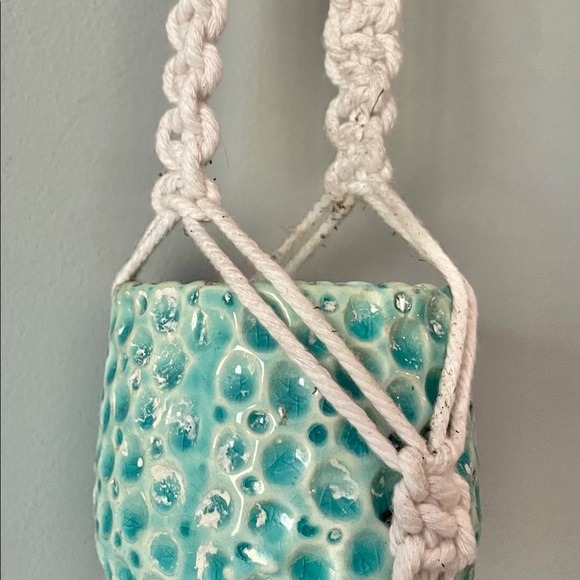 Hand knotted macrame plant hanger - Picture 3 of 4